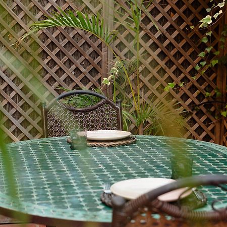 Ground Floor Holiday Apartment With Terrace And Pool In Puerto Banus, Marbella Bagian luar foto