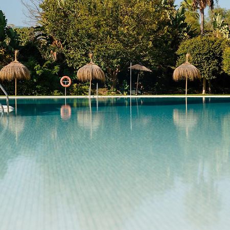 Ground Floor Holiday Apartment With Terrace And Pool In Puerto Banus, Marbella Bagian luar foto