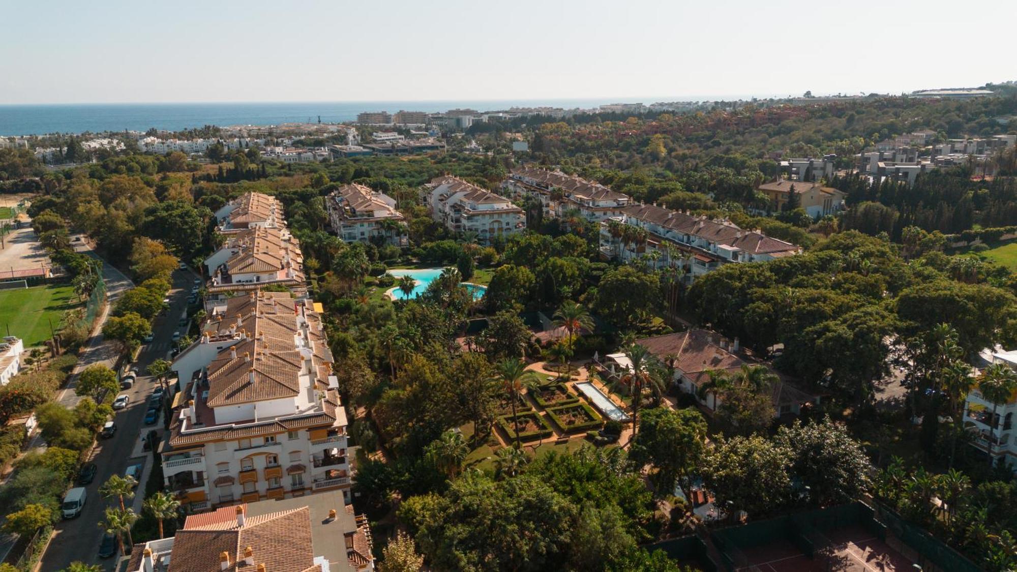 Ground Floor Holiday Apartment With Terrace And Pool In Puerto Banus, Marbella Bagian luar foto