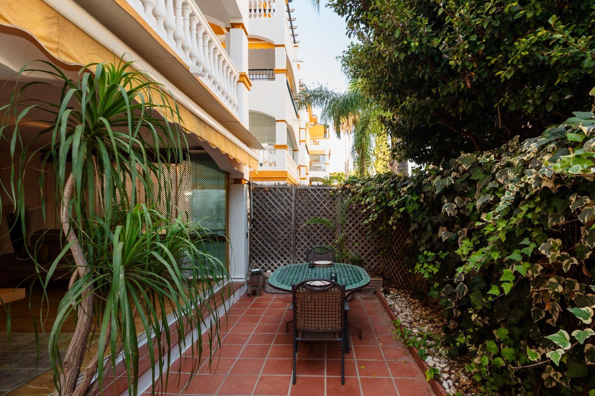 Ground Floor Holiday Apartment With Terrace And Pool In Puerto Banus, Marbella Bagian luar foto